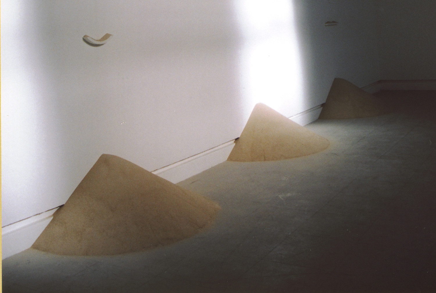 untitled sand box 2000  ︱  MDF, glass, paint, plaster, paint,- sand  ︱  dimensions variable